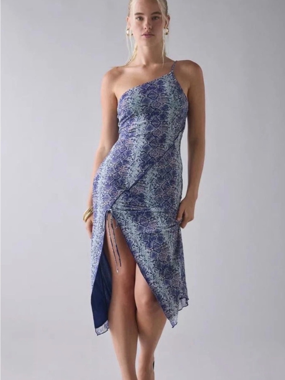 Kimchi Blue Odessa Asymmetric One-Shoulder Mesh Midi Dress medium